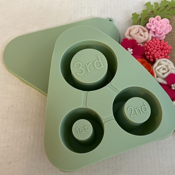 Ice Cube Tray Large Capacity Ice Lattice with Cover NEW!!! Pretty Green - Picture 11 of 11